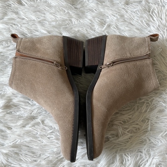 NWOB Lucky Brand Falila Women’s bootie in Taupe size 8M - Picture 5 of 11